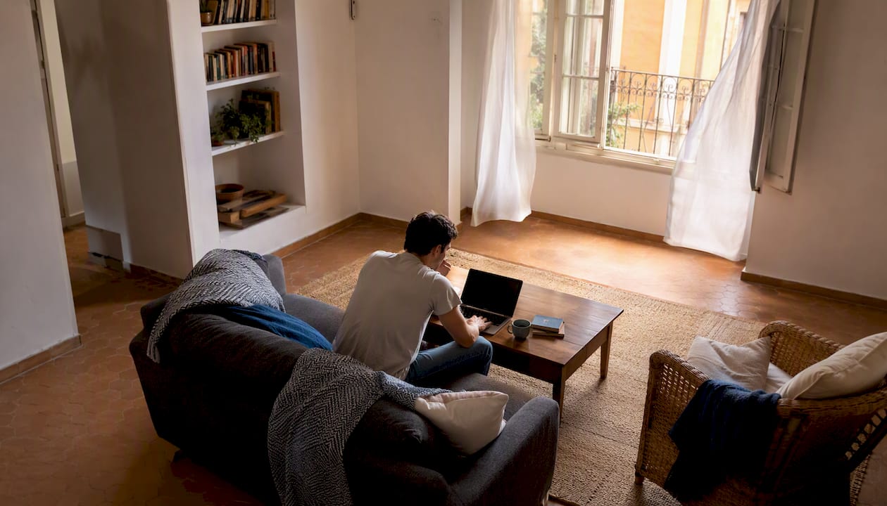 Clean, decluttered living room with good lighting